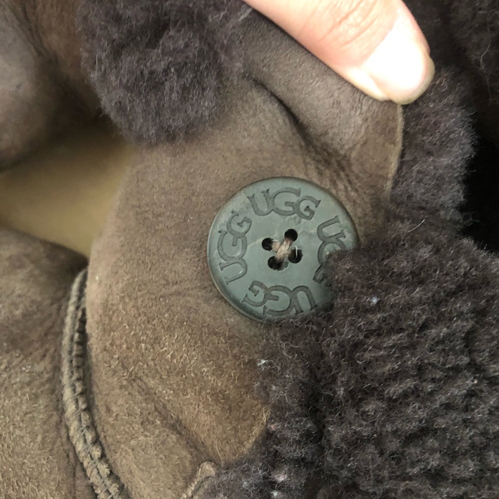 Short brown Uggs S/N 5803 - Picture 7 of 10